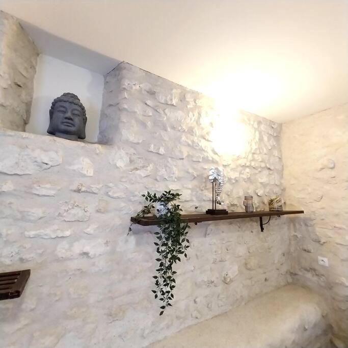 Gite Dans Une Ancienne Corps De Ferme D Provins Exterior photo